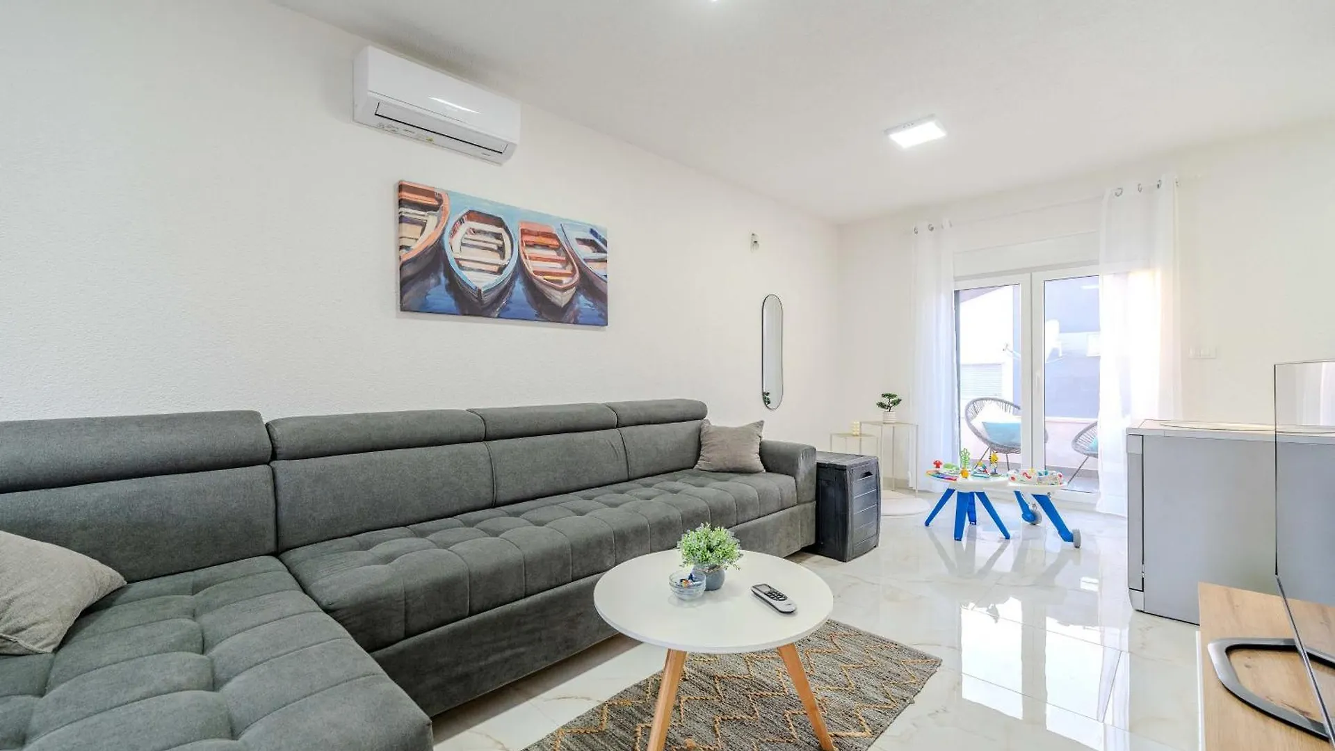 Apartment Midi Vir 0*,  Croatie